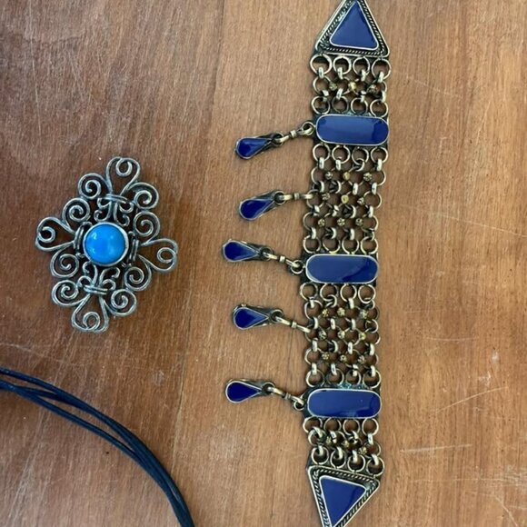 Collection of blue jewelry - Picture 3 of 3